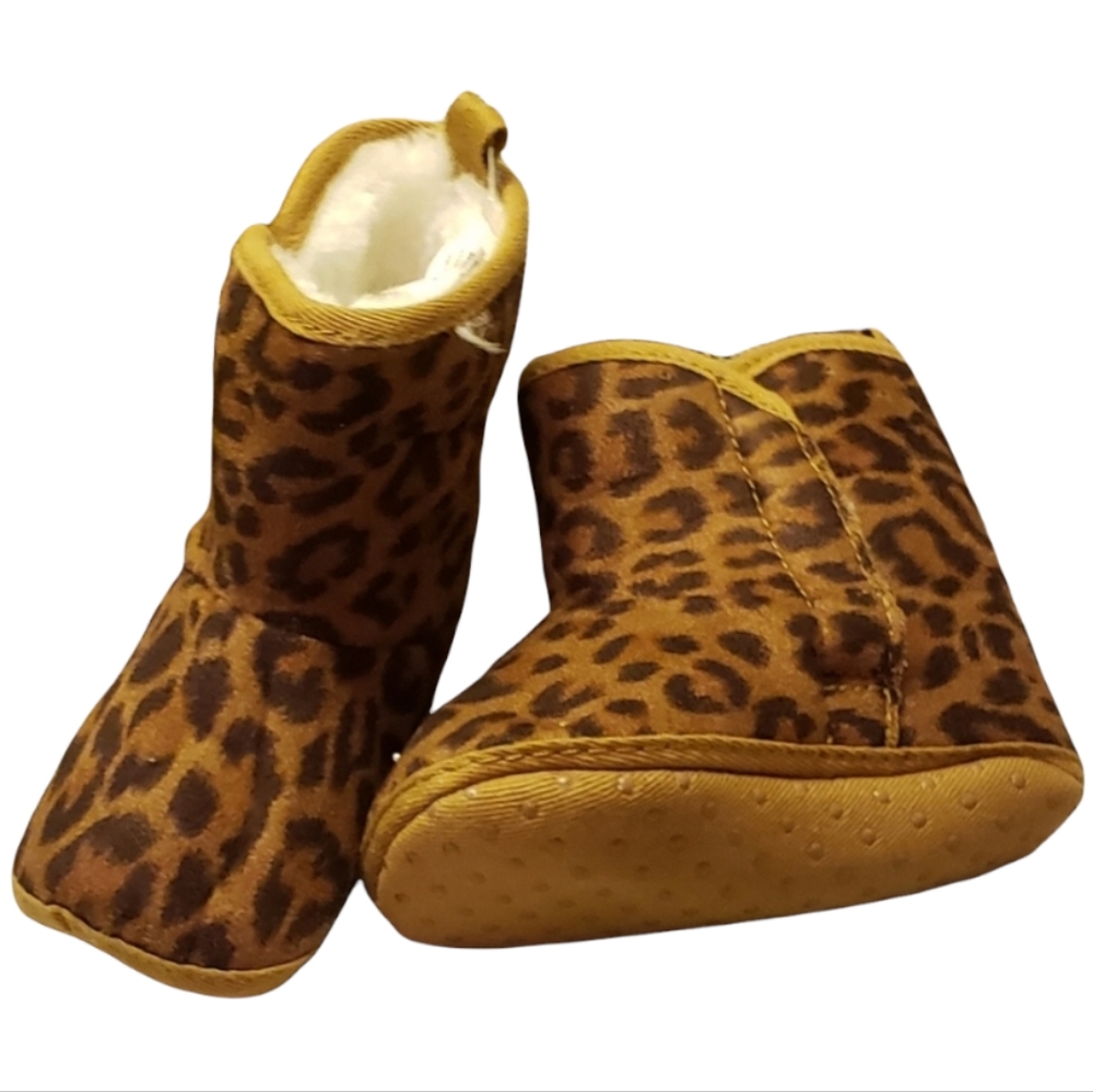 HOST PICK 😊 Leopard Print Fleece Lined Baby Booties "Hook/Loop Fastener"